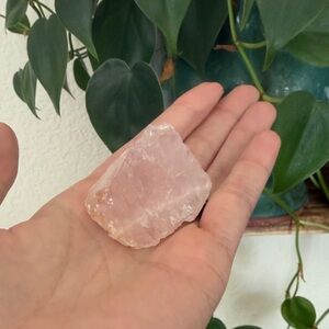 Rose Quartz Crystal (raw)